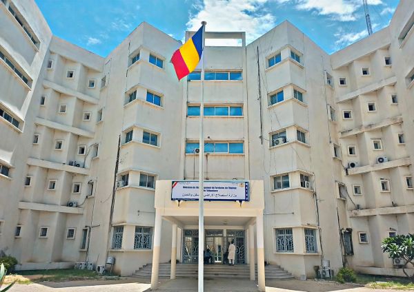 Tchad : Le ministère de l'Aménagement du territoire dément tout lien avec un mariage filmé dans ses locaux