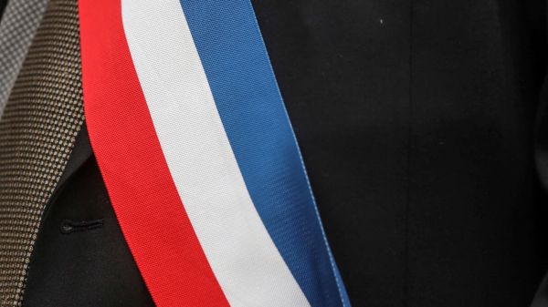 Faut-il augmenter les indemnités des maires? "Un élu n'est pas là pour l'argent"
