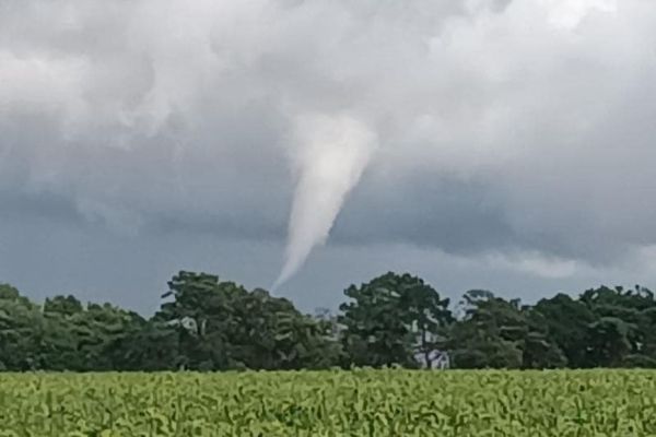 IMAGES. Impressionnante tornade dans le Loir-et-Cher : des dégâts au sol et de nombreuses vidéos sur les réseaux sociaux