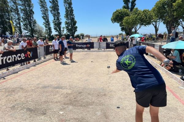 DIRECT VIDÉO. La Marseillaise à pétanque : Gayraud dans un 5e tour tendu face à Schatz lors du Mondial