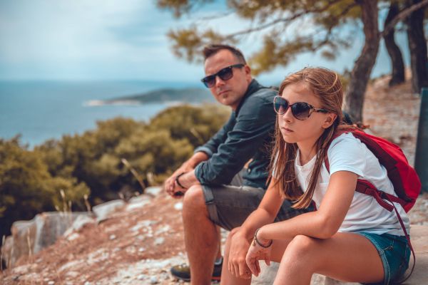Partir en vacances avec ses adolescents, entre enthousiasme et appréhensions