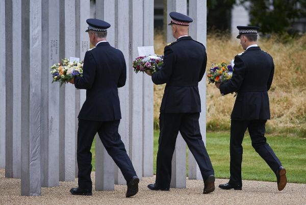 Recueillement au Royaume-Uni pour les commémorations des attentats jihadistes de juillet 2005