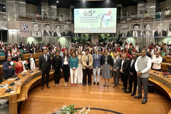 Le Département célèbre le 65e anniversaire du retour de l'Indépendance de Madagascar