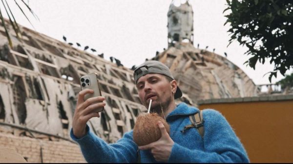 "I Love Peru" : Raphaël Quenard se parodie dans un film personnel, déjanté et hilarant