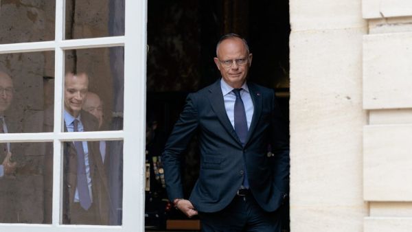 Covid-19 : accusés d'avoir mal géré la crise sanitaire, Édouard Philippe, Olivier Véran et Agnès Buzyn obtiennent un non-lieu
