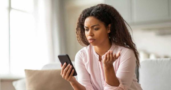 "J'ai entendu l'homme éclater de rire" : arnaquée de 20 000 euros par téléphone, cette femme a compris qu'elle s'était fait avoir une seconde après avoir validé la transaction