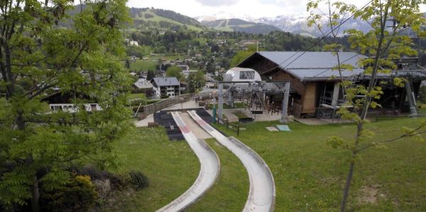 Accident à Interlaken: Un trentenaire perd la vie sur une piste de luge d'été
