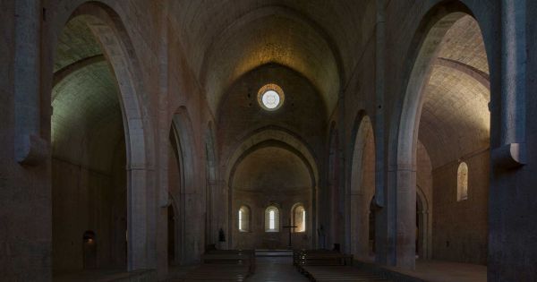 Un artiste, un monument : promenade spirituelle au cœur de l’abbaye du Thoronet