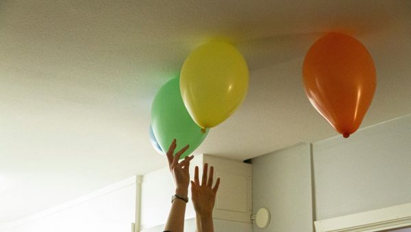Il organisait sa crémaillère : un jeune homme de 18 ans meurt après un salto raté dans son salon
