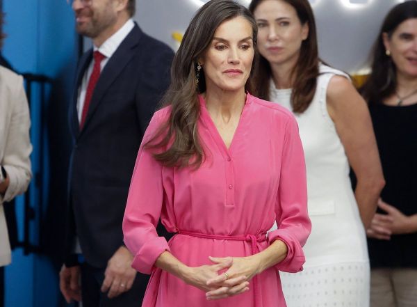 Letizia d'Espagne romantique : elle sort un look très fleur bleue, loin de son mari Felipe