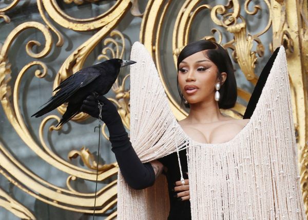 Joséphine Japy, Cardi B, Philippine Leroy-Beaulieu, Chiara Ferragni... Elles en montrent beaucoup au défilé Schiaparelli