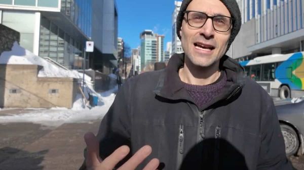 L'agitateur montréalais Yves Engler veut se présenter à la chefferie du NPD