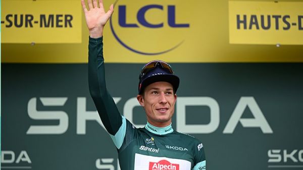 Coup de tonnerre sur le Tour de France : le porteur du maillot vert abandonne