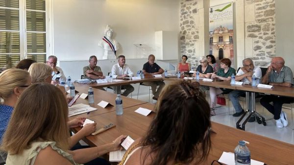 Les élus de Ceyreste valident la création d'un parc végétalisé et d'un terrain multisport