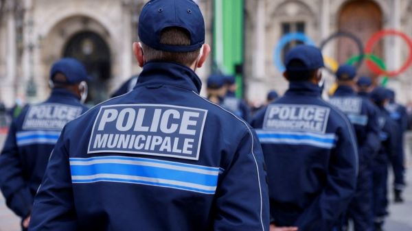 "Pas dans le réel", "ça n'a aucun sens" : la proposition de La France insoumise de désarmer la police municipale crispe au sein de la gauche