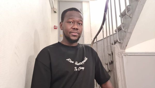 Paris : Fousseynou Cissé, l'homme qui a sauvé six personnes d'un incendie vendredi, va être décoré pour acte de bravoure