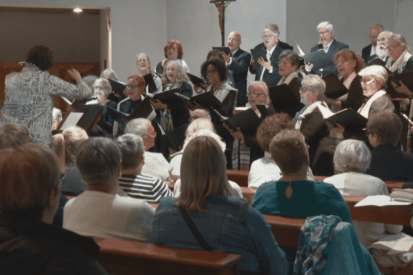 Une rencontre émouvante entre deux chorales traditionnelles à Saint-Pierre