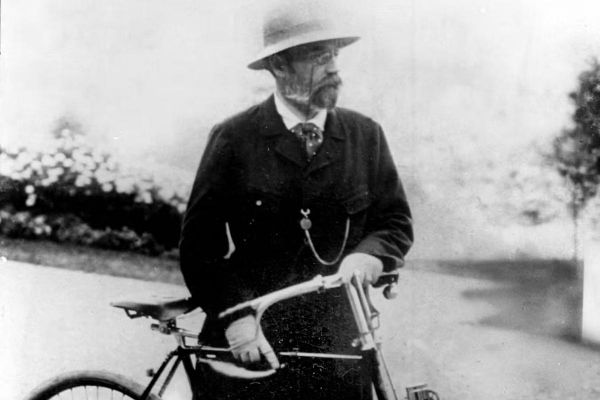 Le Bloc-notes de Jérôme Garcin : pour préparer le Tour de France, il faut lire... Emile Zola