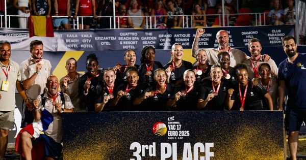 Beach-Handball. JDA Dijon : Justine Venne en bronze avec les Bleuettes