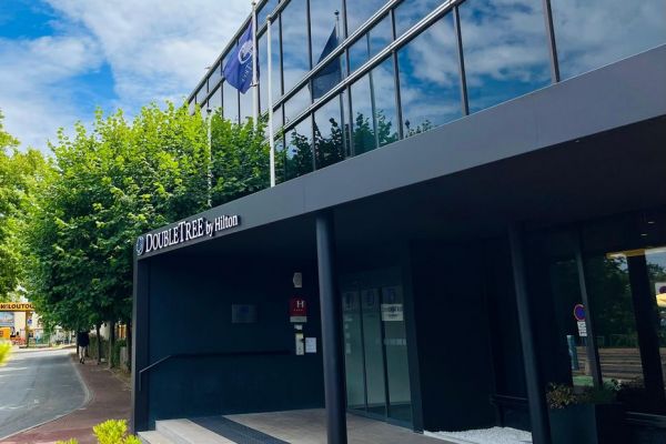 Sommet Nouvelle-Calédonie : les négociations continuent dans un huis clos total à Bougival