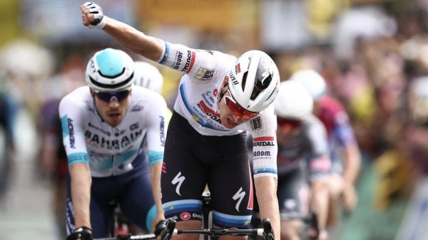 Tour de France : Tim Merlier s'impose au sprint à Dunkerque, Van der Poel reste maillot jaune