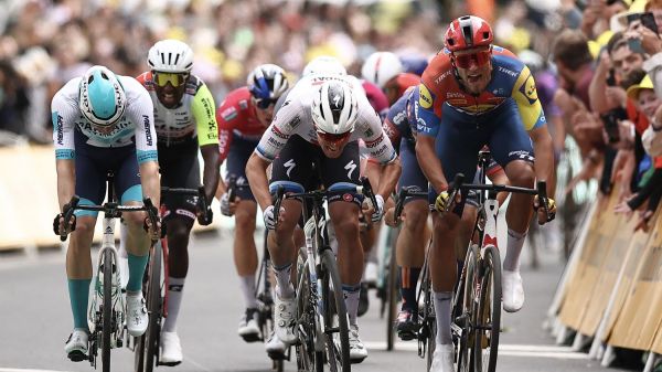 Tour de France 2025 : Tim Merlier remporte au sprint une 3e étape marquée par les chutes