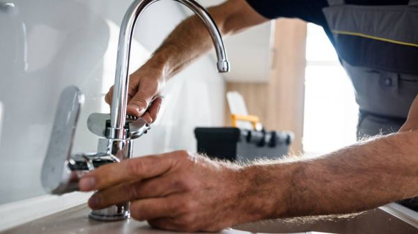 « Des comportements crapuleux » : attention à aux arnaques sur le dépannage à domicile