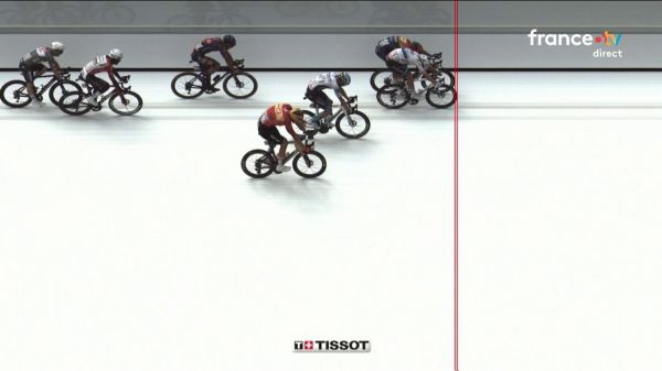 Tour de France 2025 : le résumé de la 3e étape glanée à la photo-finish par le Belge Tim Merlier devant l'Italien Jonathan Milan