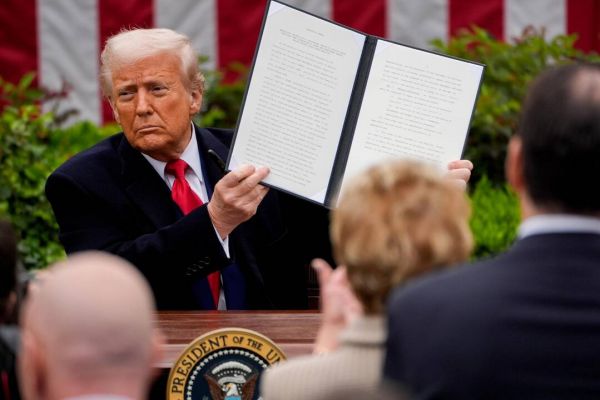 Donald Trump confirme ses premières salves de tarifs douaniers
