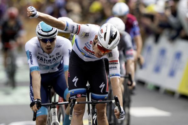 Tour de France 2025. Maillot jaune à Lille, Jasper Philipsen abandonne après une chute lors de la 3ᵉ étape remportée par le belge Tim Merlier