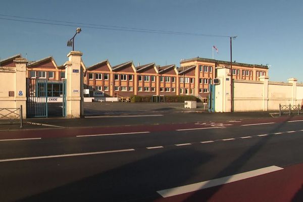Avec "350 euros par mois, jusqu'au licenciement", les salariés d'Exide Technologies reprennent le travail à l'usine de Lille