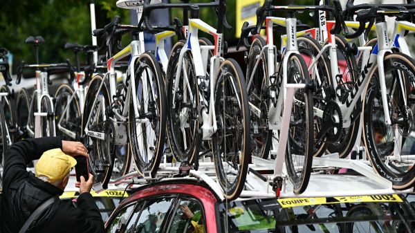 Vigiles, alarmes et état « d'alerte » : sur le Tour de France, la psychose des vols de vélos