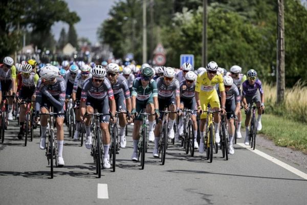 Tour de France : L'UCI distribue quatre cartons jaunes
