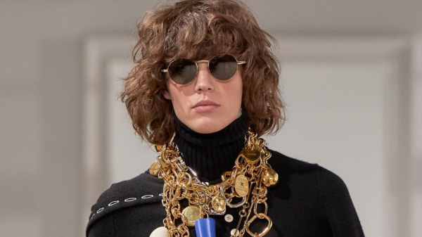 Longtemps jugée ringarde, cette tendance bijou est pourtant la star du défilé Celine