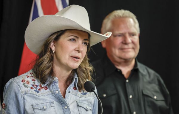 Smith et Ford s'entendent à étudier de nouveaux corridors énergétiques et commerciaux
