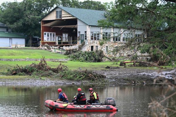 Inondations au Texas : 27 morts dans le camp d'été dévasté, le bilan monte à 91 morts, les recherches se poursuivent