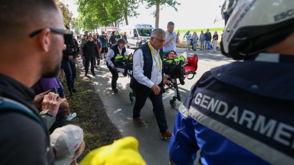 Tour de France : victime d'une grave chute et contraint à l'abandon, Jasper Philipsen rejoint une liste maudite