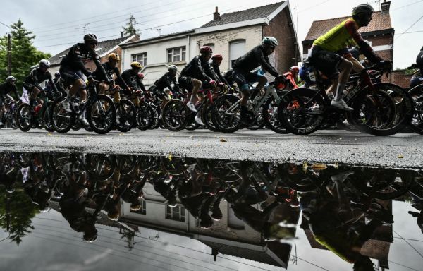 Le calme puis des chutes dans le Nord de la France pour la troisième étape du Tour