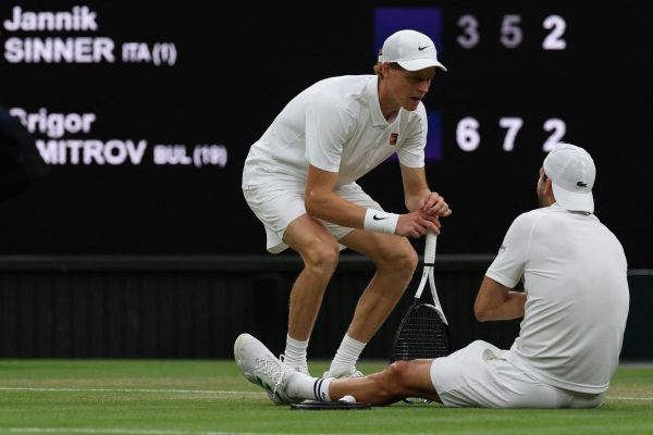 Mené deux sets à zéro, Sinner s'en sort grâce à l'abandon de Dimitrov