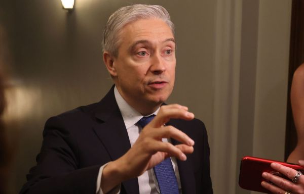 Les ministres fédéraux devront faire des économies cet été