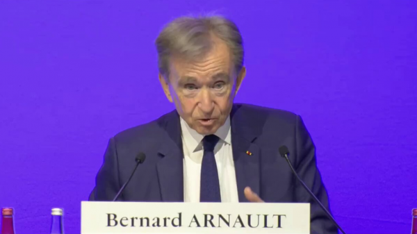 La « taxe Zucman » plébiscitée par ces sept prix Nobel d'économie dans une tribune au « Monde »
