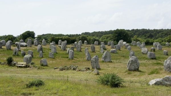 Entre protection et surtourisme, les menhirs de Carnac aux portes de l'Unesco
