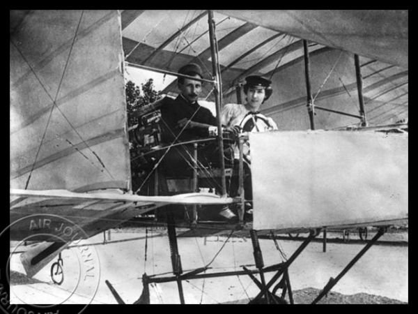 Le 8 juillet 1908 dans le ciel : Léon Delagrange invite une passagère pour réaliser un vol