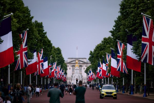 Pompe royale pour Macron à l'entame de sa visite d'Etat au Royaume-Uni