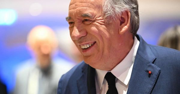 Renforcer le pouvoir des préfets pour contourner les normes : François Bayrou s'apprête à exaucer les vœux de la droite