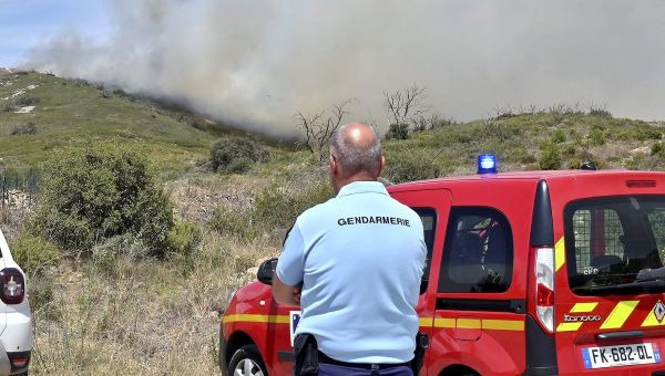 Incendie de Narbonne : près de 1.500 hectares parcourus, des habitants confinés