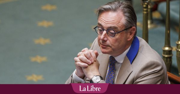 Bart De Wever, le Premier ministre qui se passe des conférences de presse