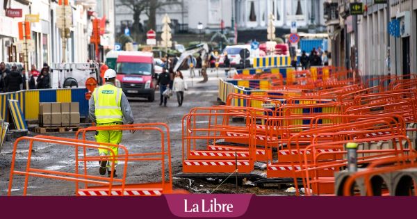 Le "joyeux bordel" des travaux à Bruxelles: "C'est du délire, les gens risquaient de se casser les chevilles"