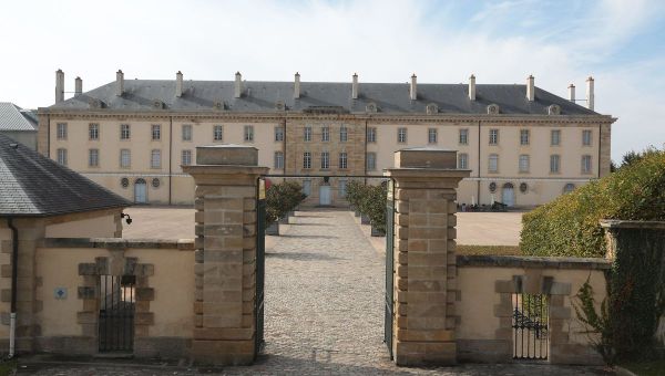 Une halte culturelle sur la Via Allier : le Centre national du costume et de la scène à Moulins