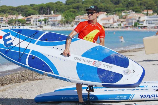 La bonne rencontre | Le combat d’Éric Dargent, surfeur amputé, pour le sport inclusif